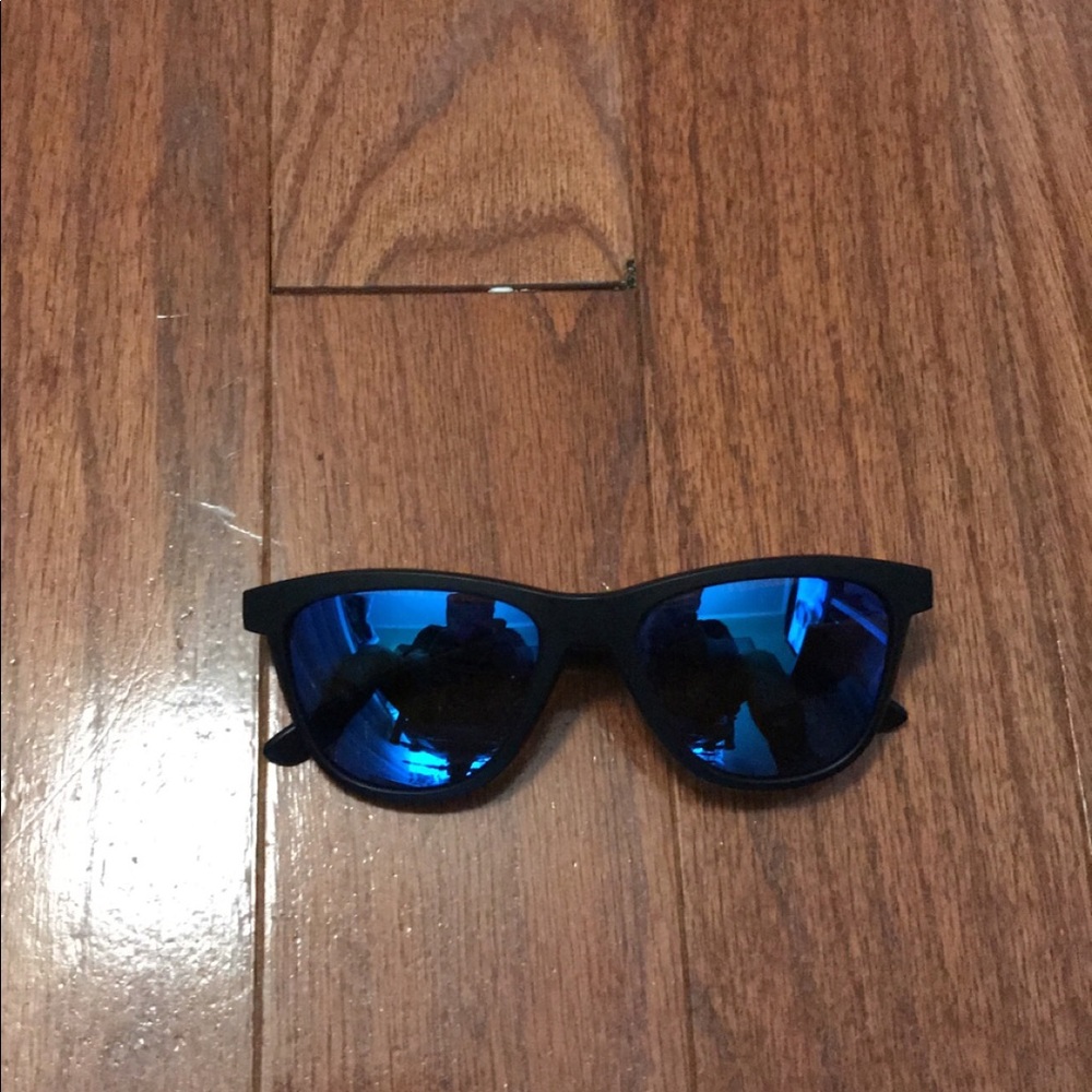 Oakley moonlighted sun glasses